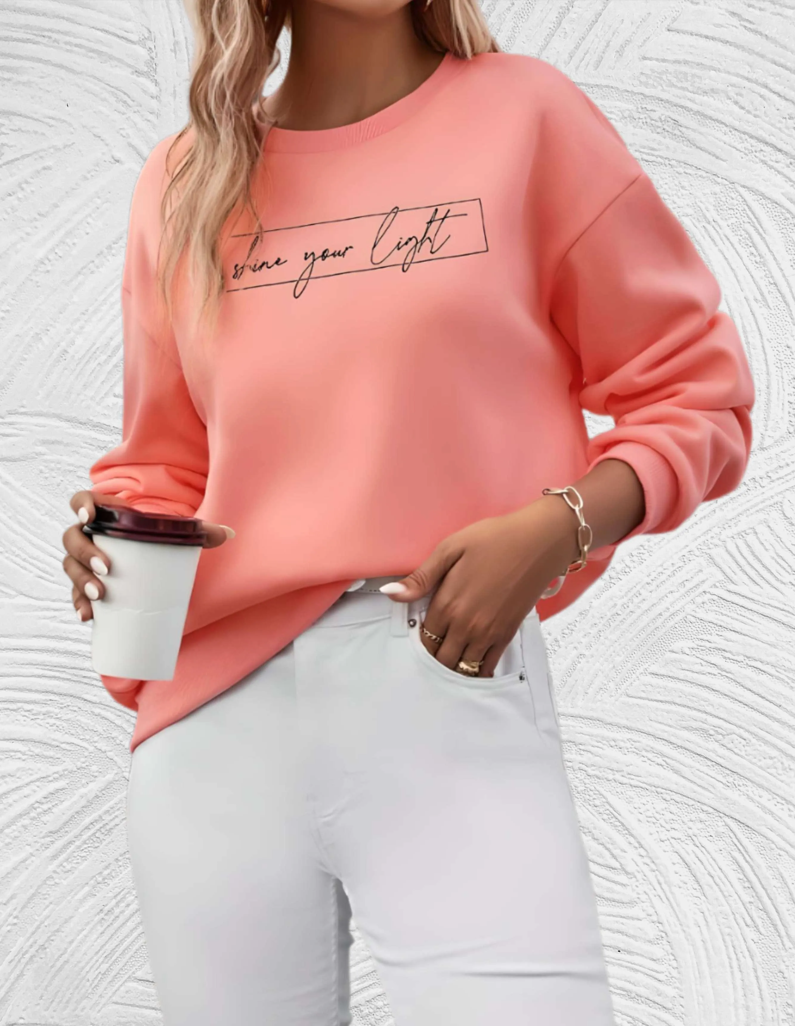 Heidi-Mode Übergroßer Pullover mit Rundhalsausschnitt und „share your light“-Aufdruck auf der Vorderseite